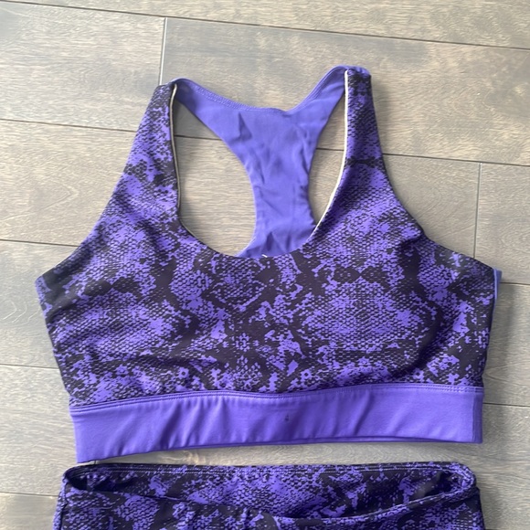 MPG Leggings and matching sports bra, purple lizard print - Picture 2 of 4